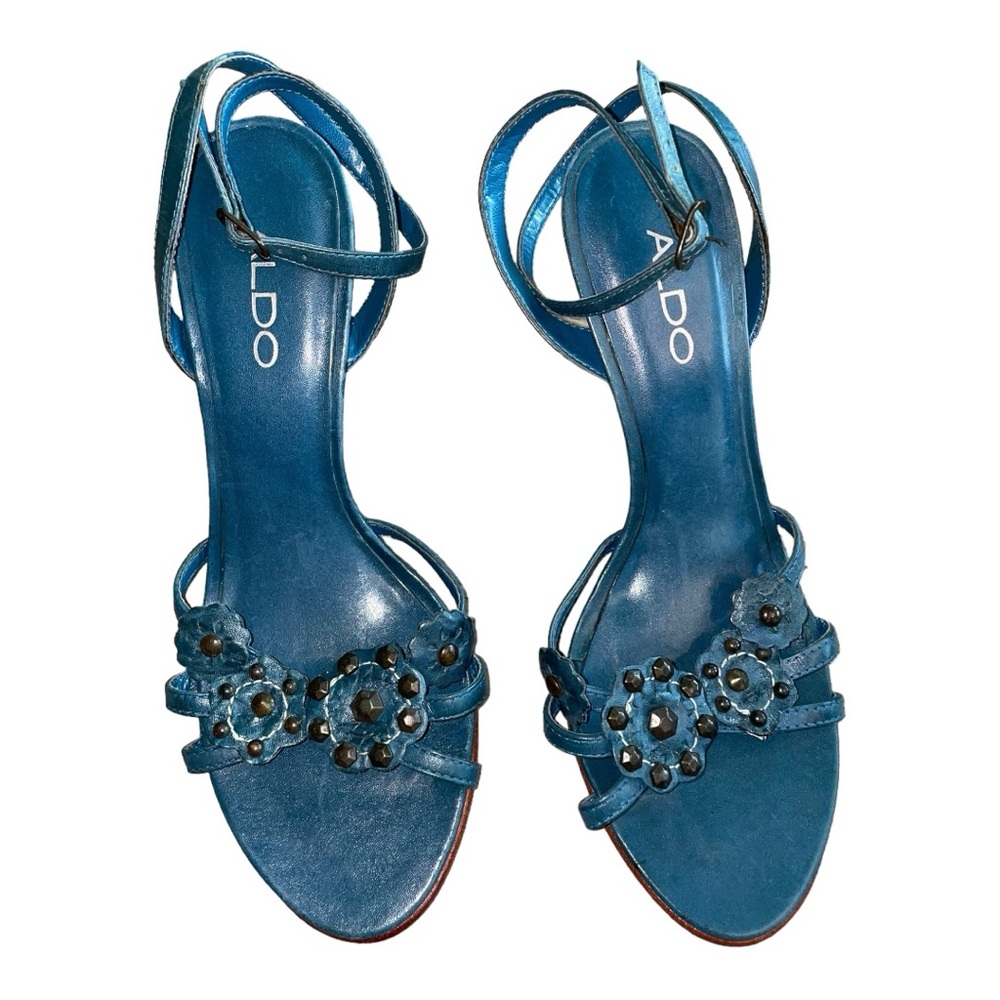 Vintage ALDO | size 7 | leather heel | ankle strap buckle
